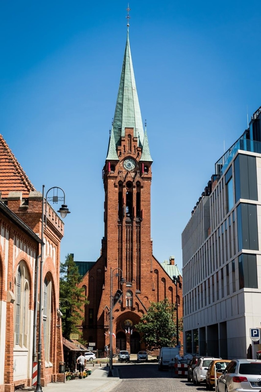 Najwyższym budynkiem w Bydgoszczy jest Kościół św. Andrzeja...