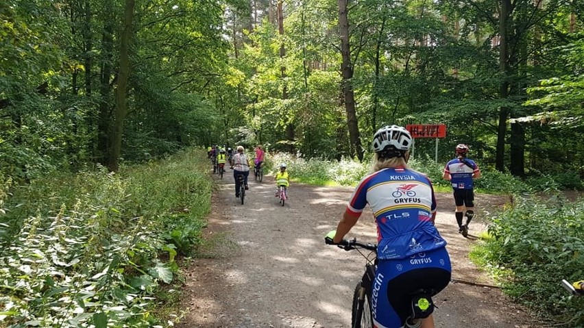 180 uczestników rodzinnego rajdu rowerowego w Szczecinie [ZDJĘCIA]