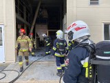 Pożar w firmie w Solcu Kujawskim - zapalił się pellet w jednej z maszyn [zdjęcia]