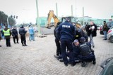 Wtorkowy Poranny. Policja i straż miejska broniły rozbiórki parkingu