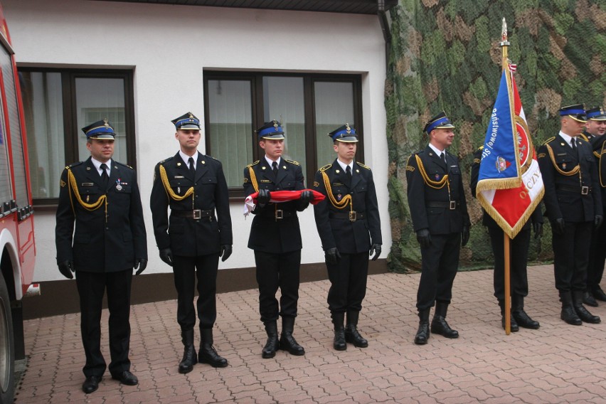 Powiatowe obchody Dnia Strażaka w Ostrowi Mazowieckiej 25.05.2022. Były odznaczenia, medale i nagrody. Zdjęcia 