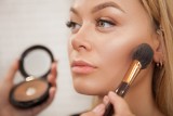 Chcesz makijażem podkreślić rysy swojej twarzy? Poznaj zestawy do konturowania twarzy, które pomogą Ci osiągnąć naturalny efekt