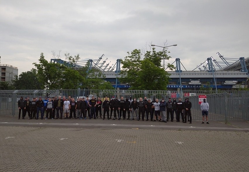 Kibice Rakowa Częstochowa byli na meczu z Wisłą Kraków - przed stadionem