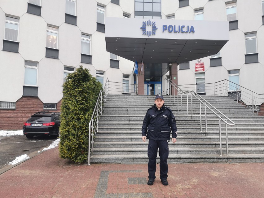 Częstochowski policjant zaopiekował się samotnym mieszkańcem
