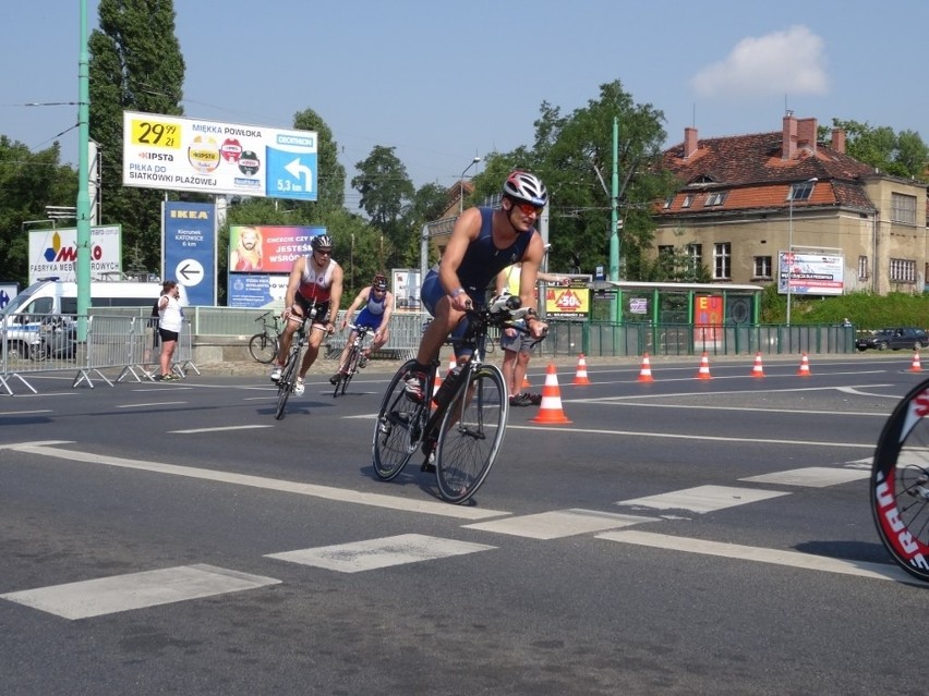 Triathlon Poznań 2014: Zmagania triathlonistów na etapie...