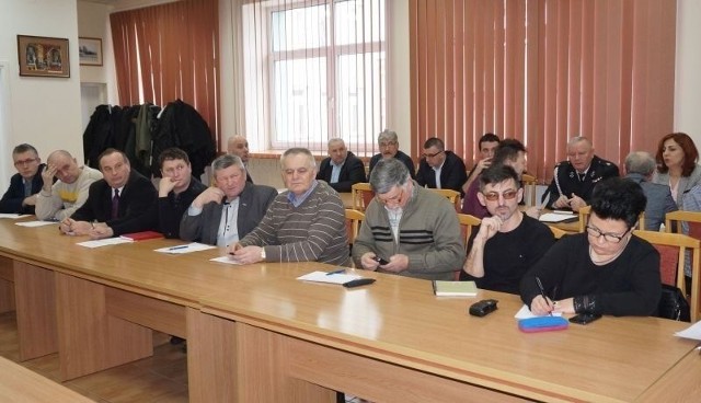W spotkaniu udział wzięli członkowie Zarządu Oddziału Powiatowego Związku Ochotniczych Straży Pożarnych w Staszowie oraz burmistrzowie i wójtowie, a także pracownicy urzędów gmin powiatu staszowskiego, zajmujący się współpracą z jednostkami OSP na swoim terenie.