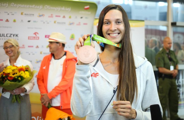 Powrót Oktawii Nowackiej z Igrzysk Olimpijskich w Rio. Powitanie na lotnisku im. Chopina w Warszawie