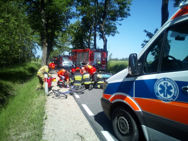 Potrącenie na DK 63. Rowerzysta i kierowca w szpitalu (zdjęcia)