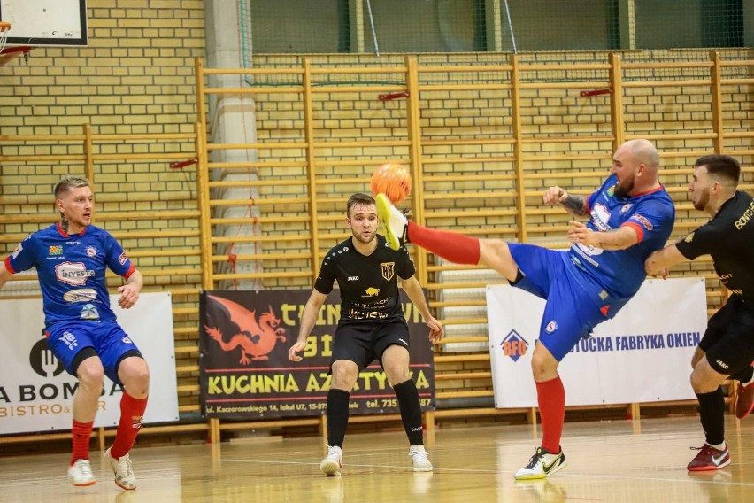 Futsaliści Bonito Heliosa Białystok (ciemniejsze stroje)...