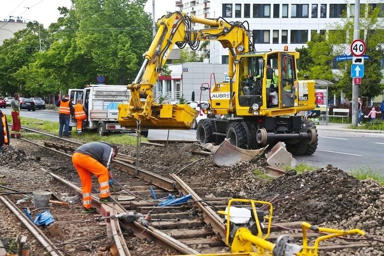 Duże zmiany w kursowaniu MPK we Wrocławiu. W weekend rozpoczyna się wymiana rozjazdu na skrzyżowaniu Powstańców i Hallera