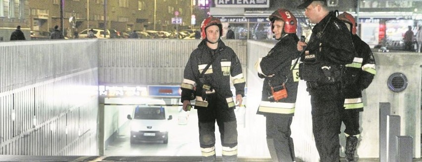 15 grudnia 2013 r. - ewakuacja parkingu pod pl. Nowy Targ....