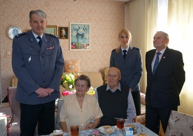 Chorzów: Policyjny emeryt świętował swoje urodziny. Ma już 90 lat! Urodził się 4 lutego 1925 roku
