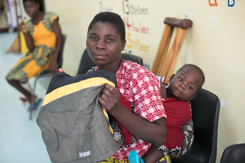 600 kurtek trafiło ze Skarżyska do szpitala w Malawi dzięki współpracy Polskiej Misji Medycznej i Wtórpolu