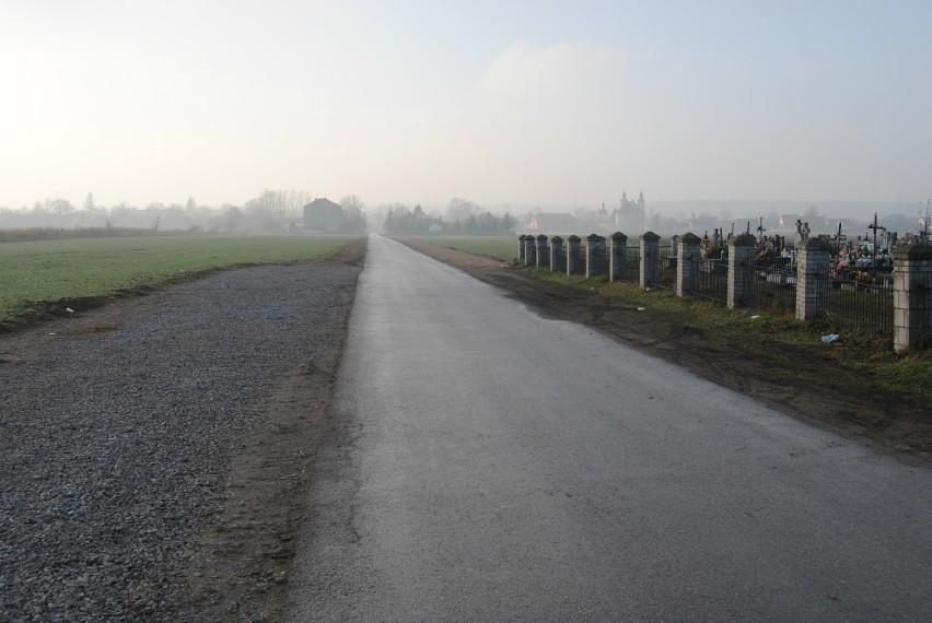 Konieczno w gminie Włoszczowa ma nowe miejsca postojowe w okolicach cmentarza