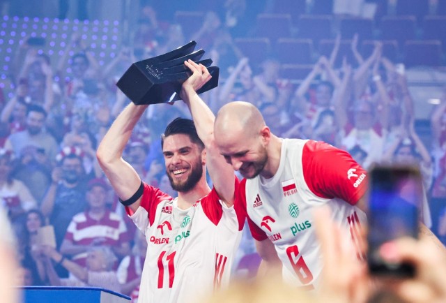 Bartosz Kurek (z prawej) był członkiem zespołu, który wygrał tegoroczną Ligę Narodów i mistrzostwa Europy.