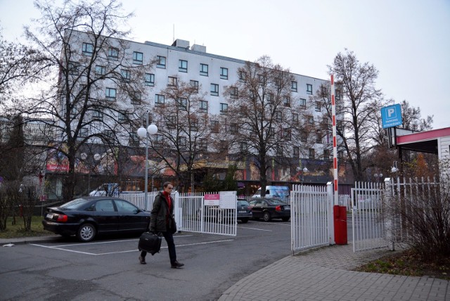 Nowy hotel powstanie obok hotelu Mercure. Obiekt będzie miał 104 pokoje i 6 apartamentów