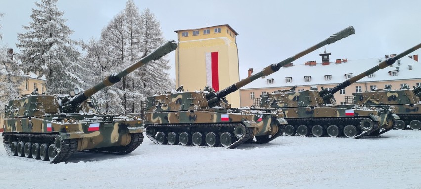 Armatohaubica K9 Thunder waży 47 ton, uzbrojeniem jest...