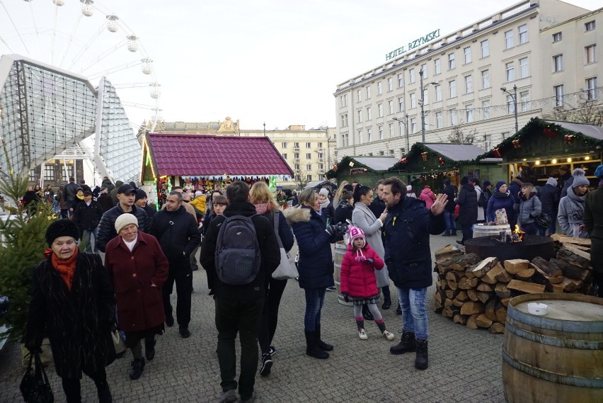 Jarmark na placu Wolności można odwiedzać do 21 grudnia w...