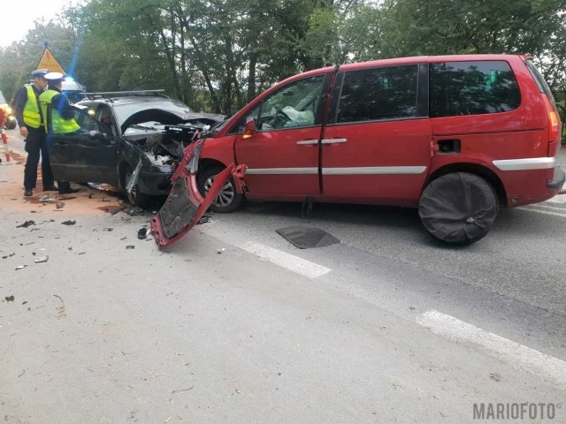 Wypadek na ul. Luboszyckiej w Opolu. Poszkodowane są trzy osoby.