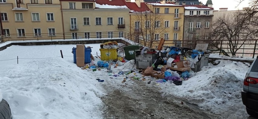 Mieszkaniec Przemyśla: służby komunalne nie wywożą śmieci od trzech tygodni. Za chwilę będziemy mieć tutaj szczury