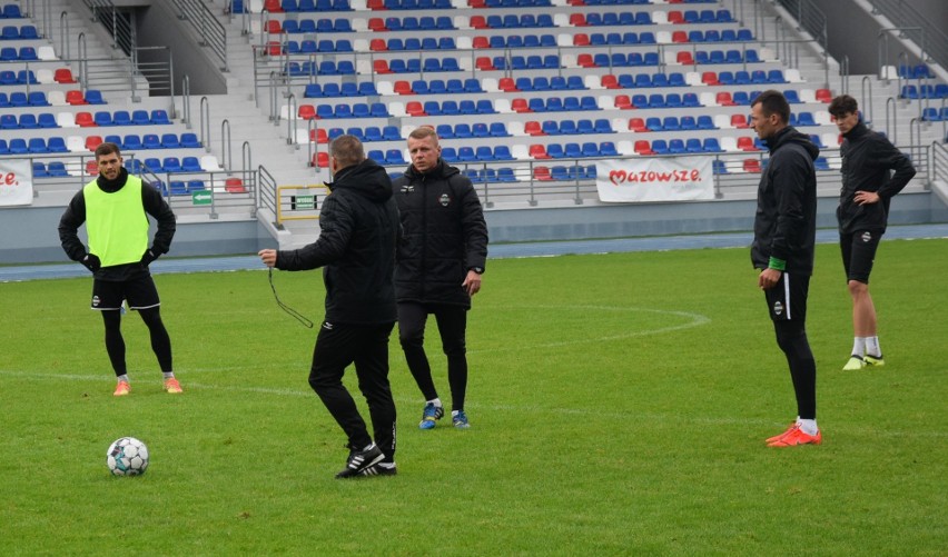 Czwartkowy dopołudniowy trening piłkarze Radomiaka odbyli na...