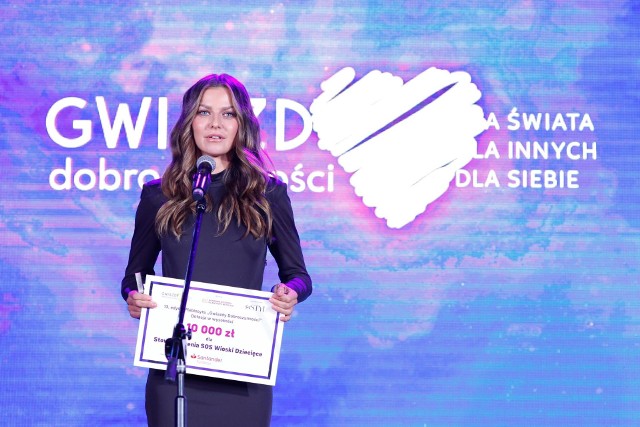 Anna Lewandowska zdobyła "Gwiazdę Dobroczynności". Od początku wojny pomaga uchodźcom z Ukrainy