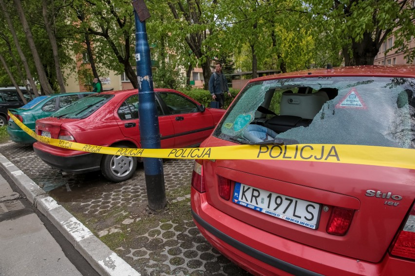 20-latek przyznał się do zniszczenia 28 aut na ul. Szafera