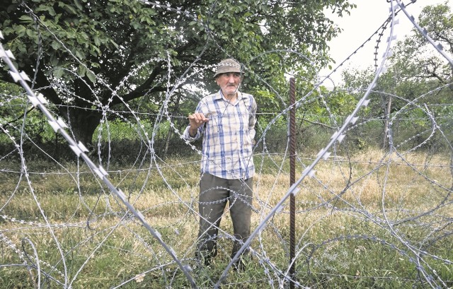 Płot graniczny między Gruzją a Osetią Południową, okolice Cchinwali. Kiedy Gruzini, nawet niechcący, znajdą się na terenie Osetii, są łapani przez pograniczników na okup