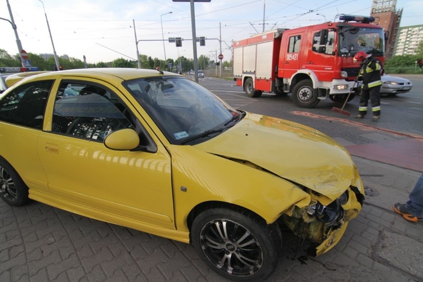 Wrocław: Wypadek przy moście Osobowickim (ZDJĘCIA)