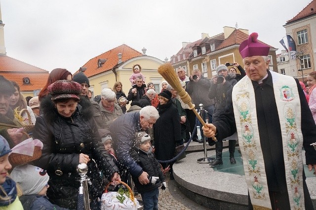 Abp Edward Ozorowski, Metropolita Białostocki, pobłogosławił i poświęcił pokarmy przed zbliżającą się Wielkanocą 2016.