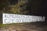 "Komunistyczne obostrzenia" - antyrządowy i antycovidowy baner zawisł w Łowiczu. Kto go powiesił?