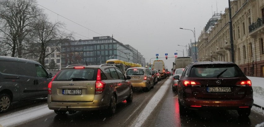 Pługosolarki na ulicach Łodzi. Śnieżyca 29 stycznia