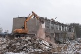 Wyburzają stare budynki szpitala na Bielanach! [ZDJĘCIA]