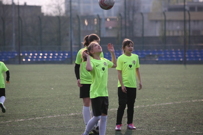 Dziewczynki KKS Katowice chcą zagrać na Narodowym