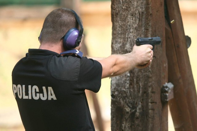 "Radomski&#8221; pistolet p-99 to podstawowe wyposażenie strzeleckie polskich policjantów