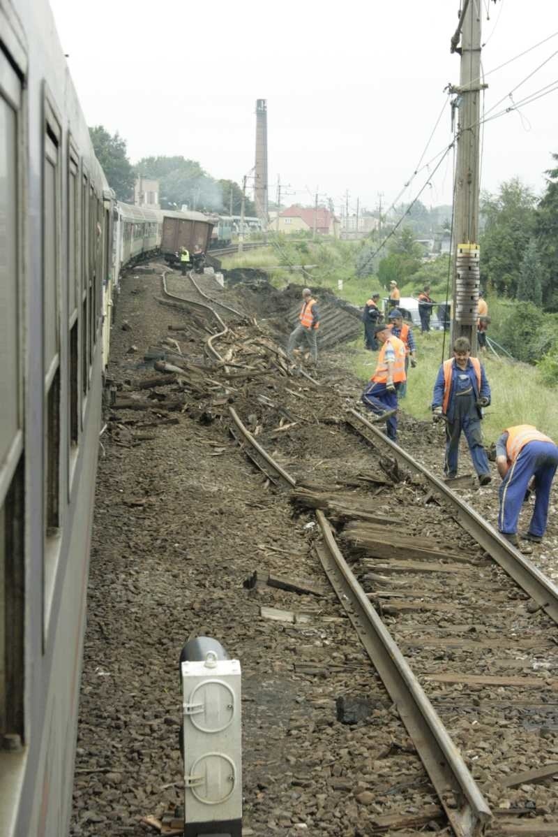 Ciągle naprawiają tory kolejowe we Wronkach