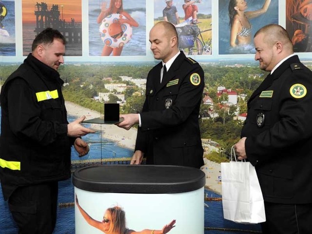 Strażacy z Ustronia Morskiego otrzymali statuetki "Przyjaciel Zwierząt".