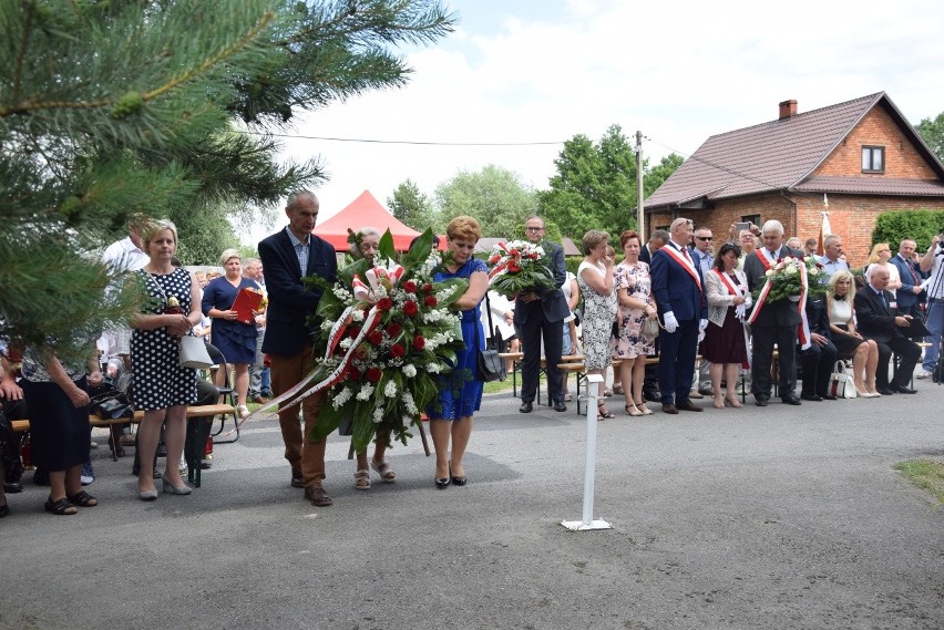 Mieszkańcy uhonorowali 11 chłopów z Masłomiącej zamordowanych w obozie Gross-Rosen [ZDJĘCIA]