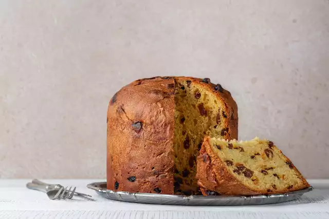 Tradycyjnie babka panettone we Włoszech pieczona jest z ciasta, które dojrzewa nawet 18 godzin.