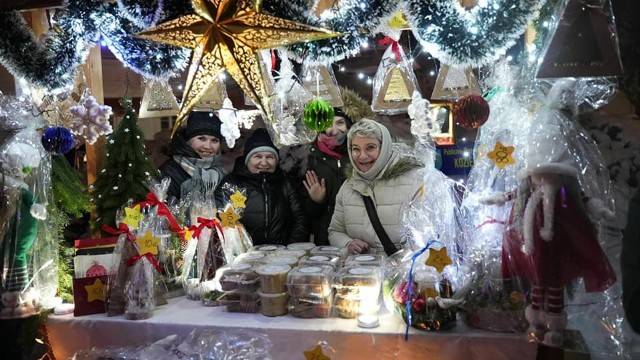 Na świąteczny kiermasz w Kozienicach przyszło wielu mieszkańców. Więcej zobacz na kolejnych slajdach >>>