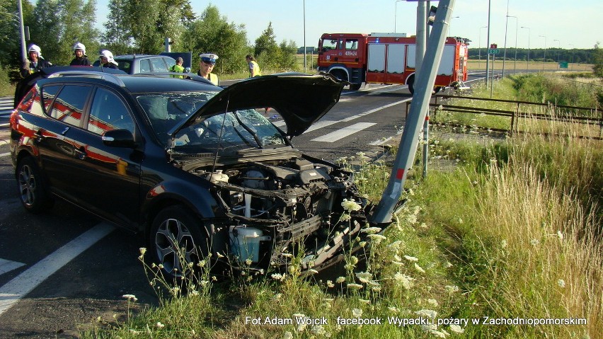 Policja ustala szczegóły wypadku na obwodnicy Karlina.