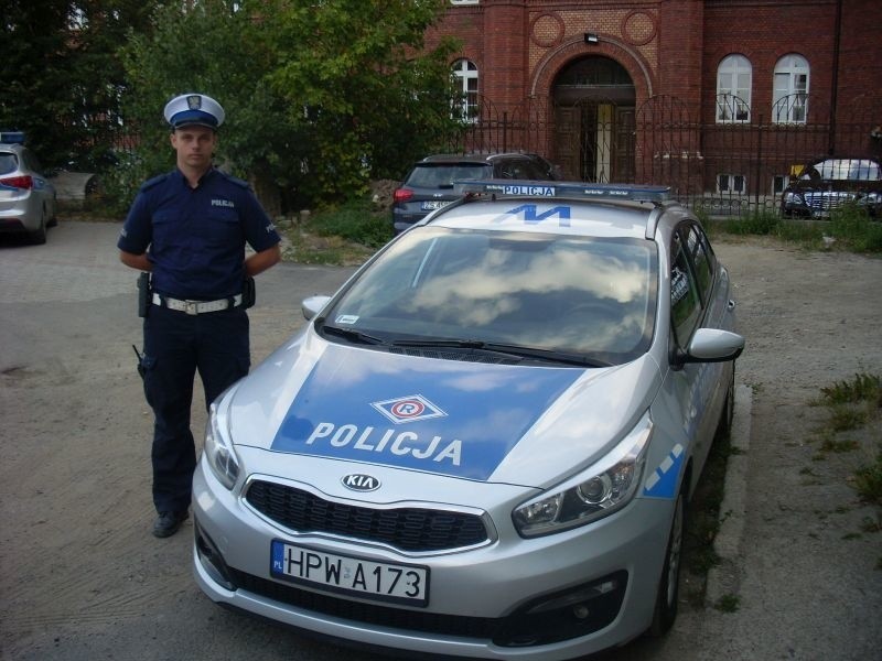 Kobieta zaczęła rodzić w korku na Gdańskiej. Policjant ją eskortował