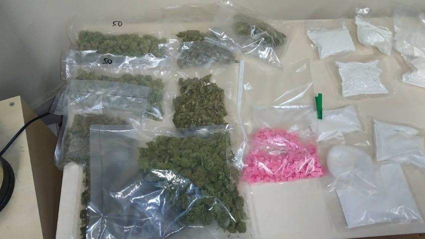 Kryminalni zabezpieczyli ponad 2,5 kilogramów narkotyków,...