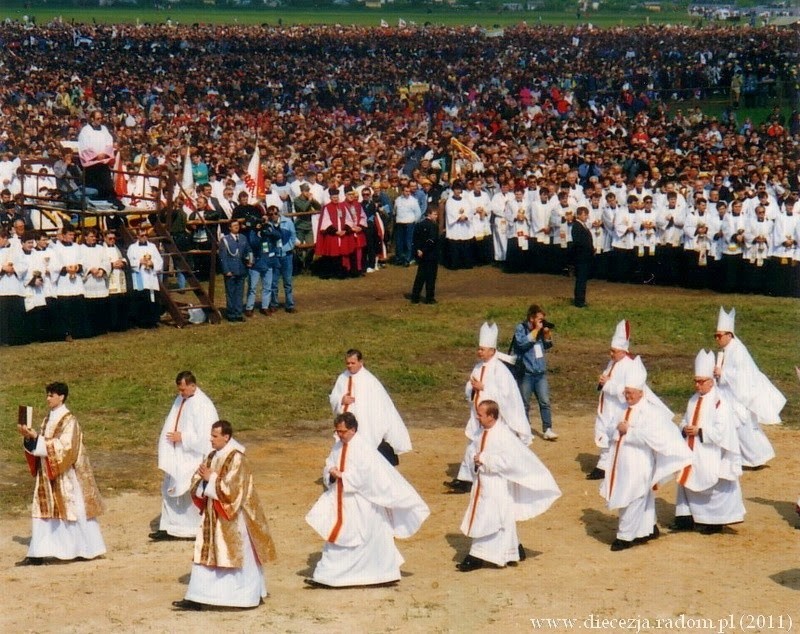 Rocznica wizyty papieża Jana Pawła II w Radomiu. Poznaj mniej znane fakty związane z pobytem Ojca Świętego w naszym mieście. Zobacz zdjęcia