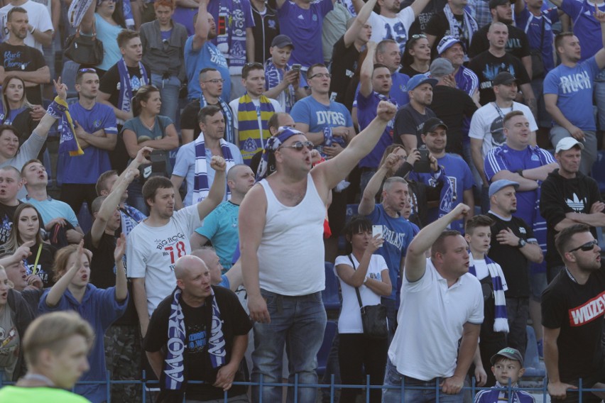 Ruch Chorzów - GKS Katowice 1:0. Tak cieszyli się kibice i piłkarze Niebieskich ZDJĘCIA