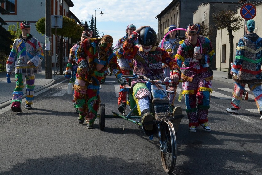 Wilamowskie śmiergusty 2014, czyli leją od samego rana