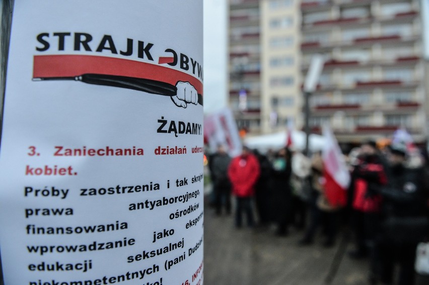 Strajk Obywatelski w Gdyni. Miasteczko strajkowe i gdyńska pikieta [WIDEO, ZDJĘCIA]
