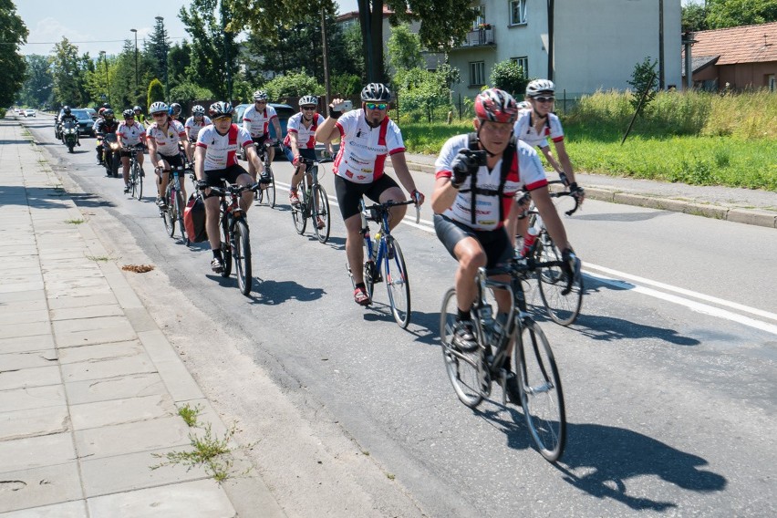 Przemierzają Polskę na rowerach i pomagają hospicjom [ZDJĘCIA]