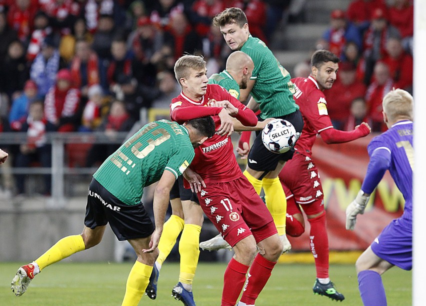 Widzewa nie lubią... sędziowie? Król strzelców trafia tylko w domu