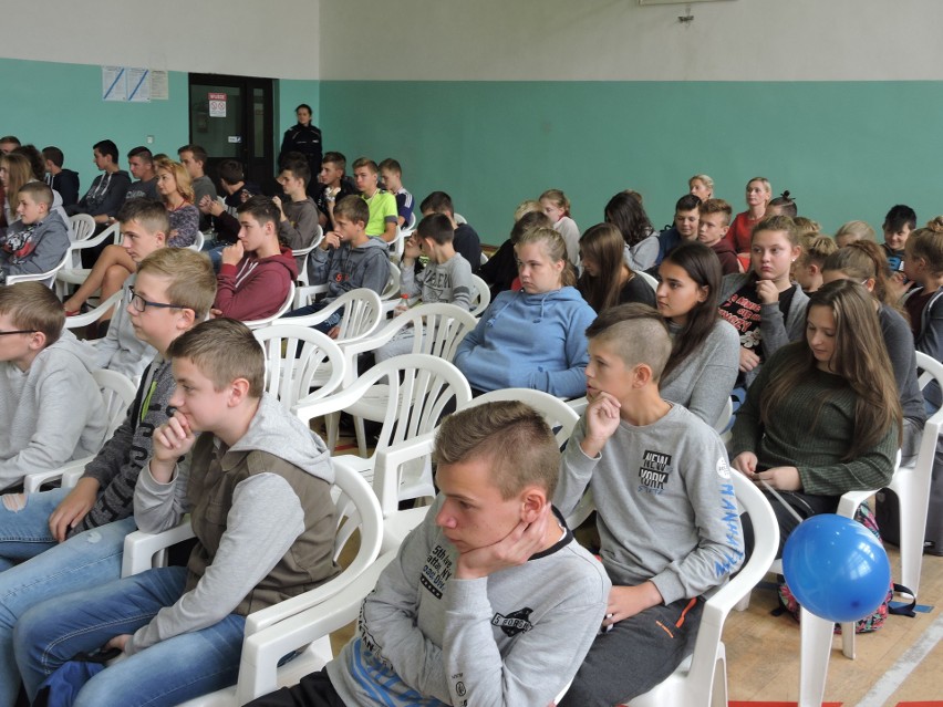 Stary Lubotyń. Kampania antynarkotykowa w szkole [ZDJĘCIA, WIDEO]